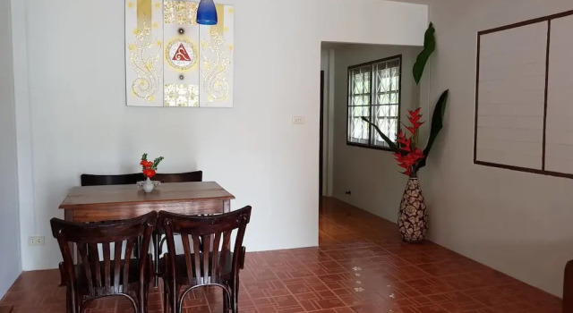 Коттедж с 2 комнатами с балконом Surin House