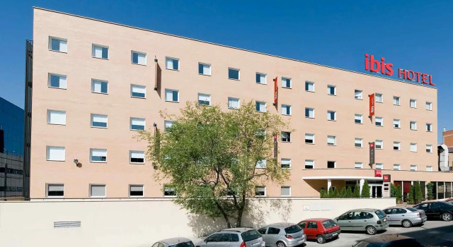 Кровать в общем номере Ibis Madrid Calle Alcalá