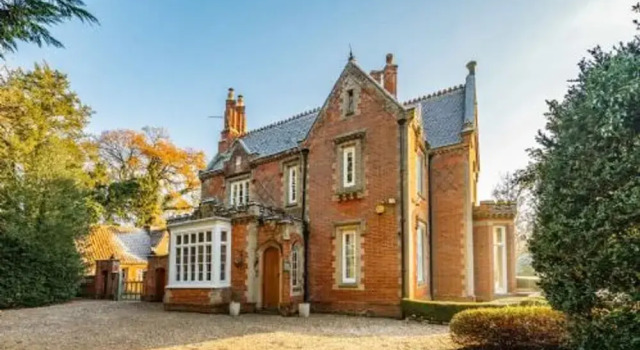 Host Stay Bressingham Lodge