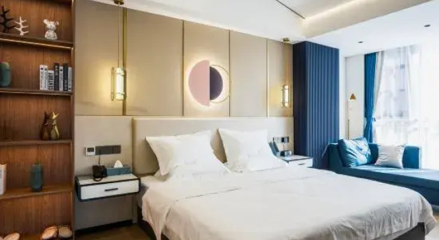 Люкс Deluxe Kunming Yixuan Hotel (Wancaixuan Shopping Park University of Finance and Economics)