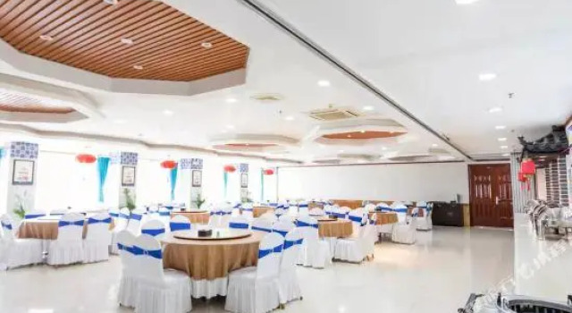 Jiulongtan Business Hotel, Varaa Hotelli Daqing Heilongjiang