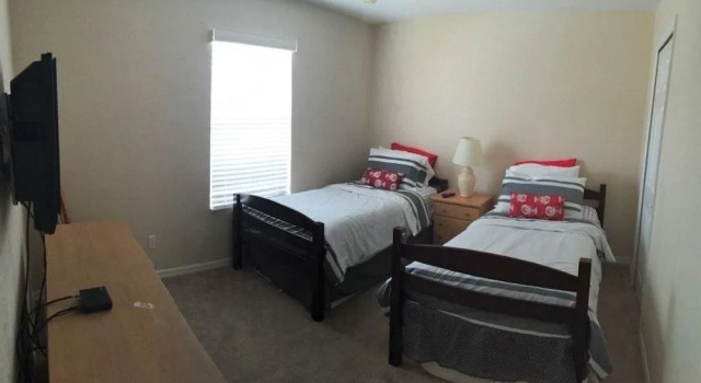 Jungle Book Bungalow - 4 Br townhouse by RedAwning, Rezerwuj Hotel Hotele w Kissimmee z basenem, Basen