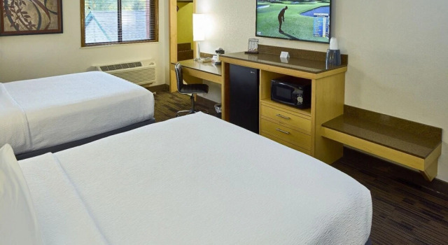 Четырёхместный номер Premium LivINN Hotel Minneapolis South / Burnsville