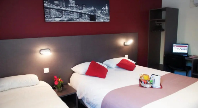 Трёхместный номер Standard Brit Hotel Montpellier Euromédecine