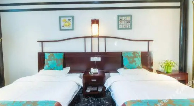 Donglai Courtyard Inn