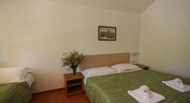 Resort Beach Nová Živohošť, Rezerwuj Ośrodek wypoczynkowy Hotele w Central Bohemia z parkingiem, Parking