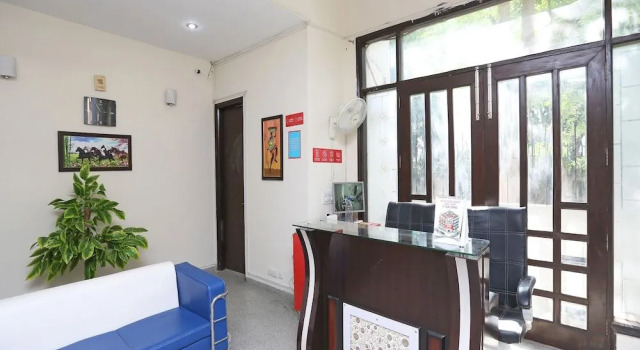 OYO 24323 Lakshmi Residency, Забронировать Отель Гургаон 