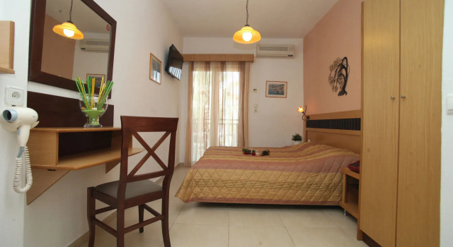 Sarantis Hotel