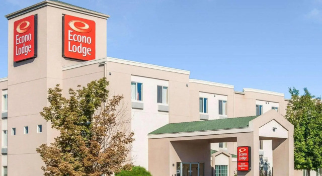 Кровать в общем номере Econo Lodge North Academy