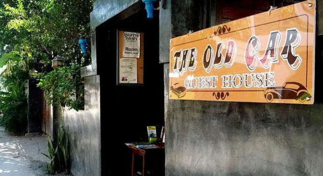 Кровать в общем номере c 1 комнатой The old car guest house