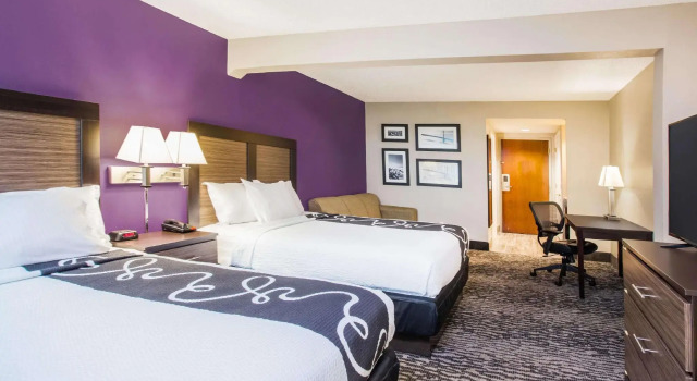 Четырёхместный номер Executive La Quinta by Wyndham Clearwater South