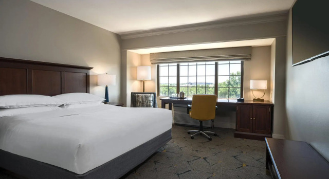 Двухместный клубный номер Standard с видом на сад Sheraton Baltimore Washington Airport - BWI