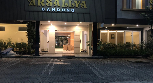 Arsallya Hotel, Rezervovat Hotel 3hvězdičkové hotely v Bandung, poblíž Cikudapateuh Train Station, 3*