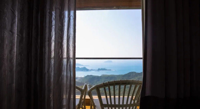 Camera quadrupla Standard 2 camere con balcone e con vista mare Something Easy Inn
