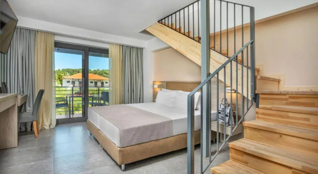 Полулюкс NewStory Suites Possidi