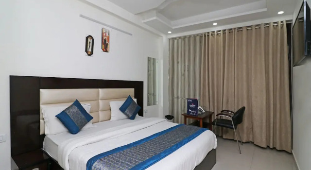 OYO 11633 Hotel Sweet Palace, Забронировать Отель Отели Нью-Дели с завтраком, Завтраки