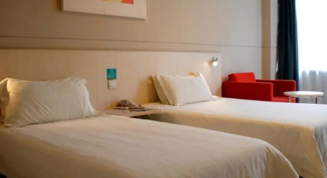 Двухместный номер Standard Jinjiang Inn Qinhuangdao Development Zone Heping Bridge