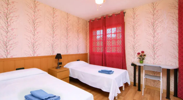 Macys - Five Bedroom, Varaa Lomakoti Hotellit Costa Brava uima-altaalla, Uima-allas
