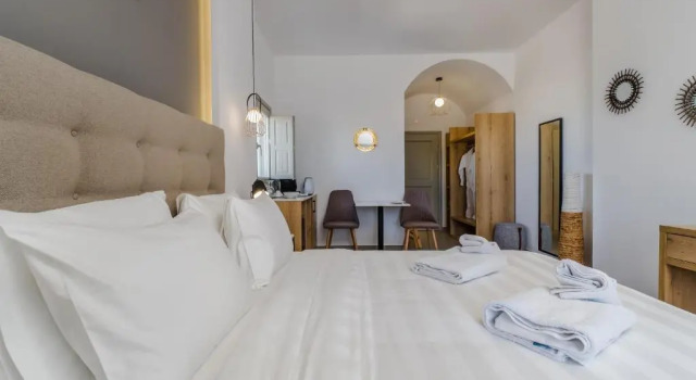 Люкс с балконом Symphony Suites Santorini
