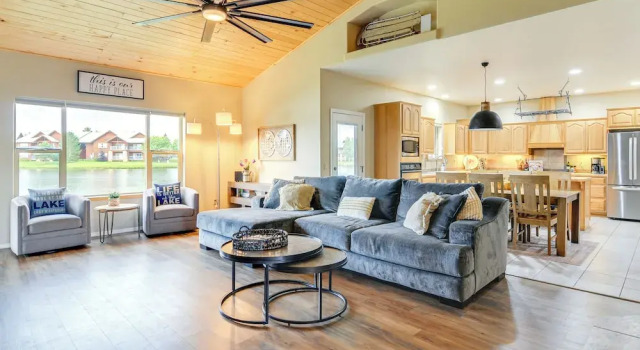 Modern Pagosa Springs Home w/ Deck on Village Lake, Забронировать Отель Пагоса-Спрингс Колорадо