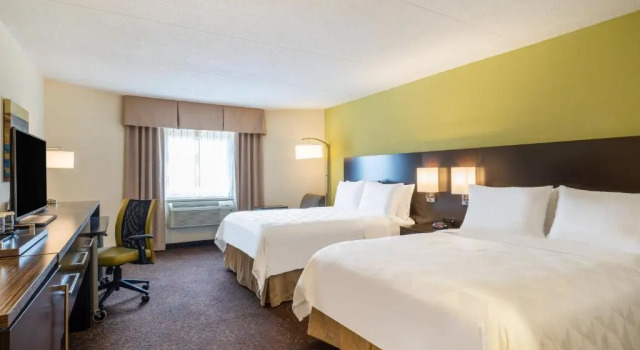 Четырёхместный номер Standard Holiday Inn Greensboro Coliseum by IHG