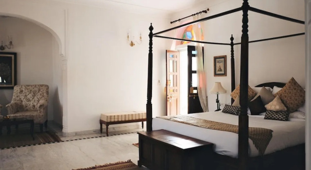 Suite Talabgaon Castle Heritage Resort