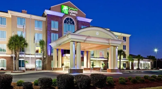Люкс Standard Holiday Inn Express Hotel & Suites Florence I-95 at Hwy 327 by IHG