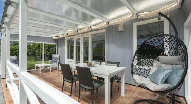 Бунгало Modern Holiday Home With Large Garden