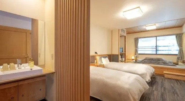 Кровать в общем номере Higashiya Ryokan