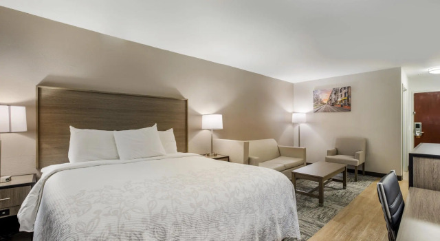 Двухместный люкс Red Roof Inn PLUS+ & Suites Savannah - I-95