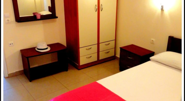 Семейные апартаменты с балконом и с видом на море Faros Apartments