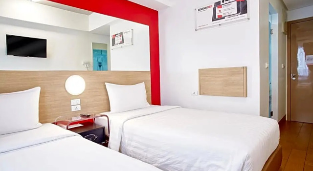 Номер Standard Red Planet Quezon City Timog
