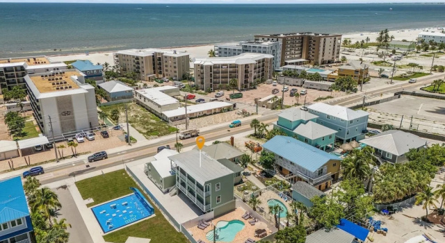Коттедж Welcome To Sunset Paradise Wonderful! Vacation Rental - 2633 Estero Blvd Unit B 4 Bedroom Home by RedAwning