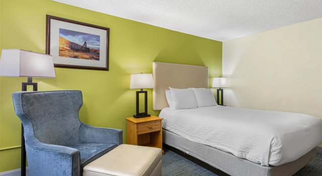 Best Western Hi-Desert Inn, Buchen Sie Hotel SPA-Hotels in Tonopah, SPA