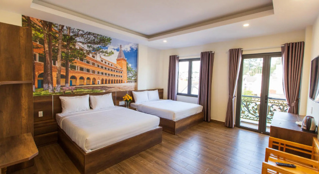 Четырёхместный номер Superior с балконом Liens Hotel Đà Lạt