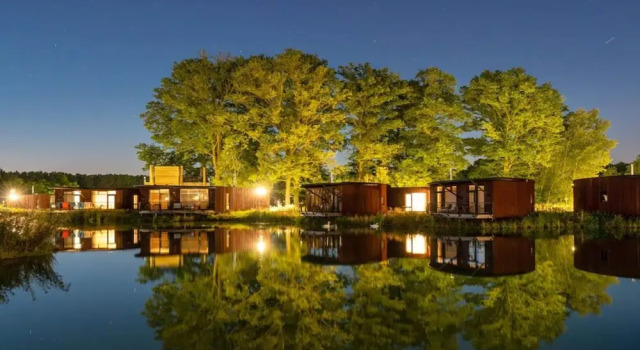 Коттедж Classic с 2 комнатами Lakeside Luxury Mansion