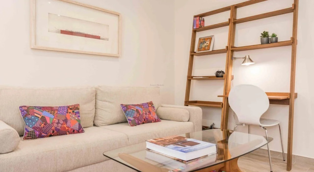 1 bedroom barrio Salamanca ( GOYA I ), Забронировать Отель Отели Мадрида с парковкой, рядом с Церковь Св. Мануэля и Св. Бенедикта, Парковка