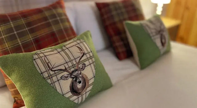 Коттедж Traditional Highland Cottage Near Loch Ness-sleeps 6