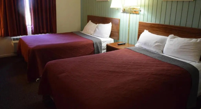 Четырёхместный номер Standard Budget Inn Ontario