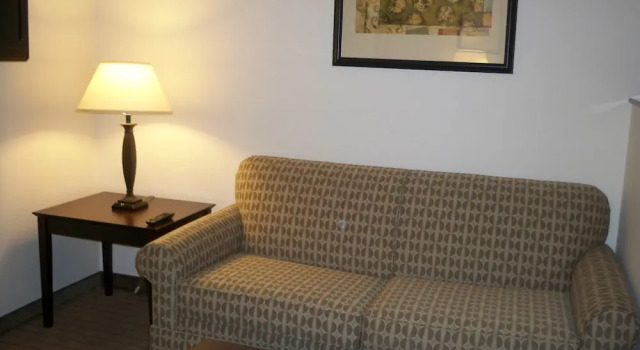 Четырёхместный люкс Holiday Inn Express & Suites - Omaha I - 80 by IHG