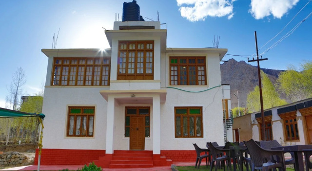 OYO 13759 Hotel Galwan Palace