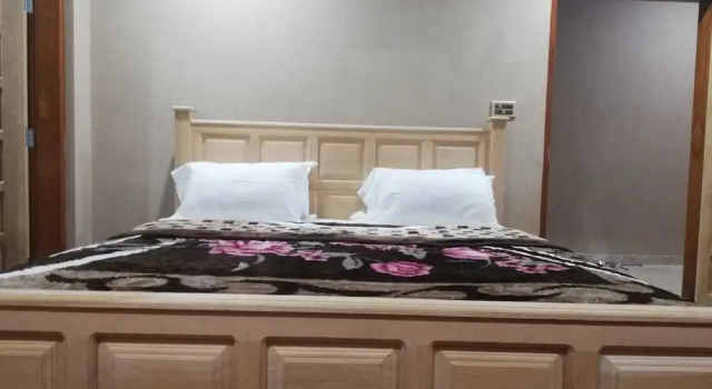 The Lodge Sharda Neelum Valley, Забронировать Отель Музаффарабад штат Джамму и Кашмир