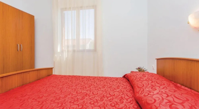 Beautiful Home in Kornic With Wifi and 2 Bedrooms, Prenota Hotel Hotel a Isole Quarnerine con parcheggio, Parcheggio