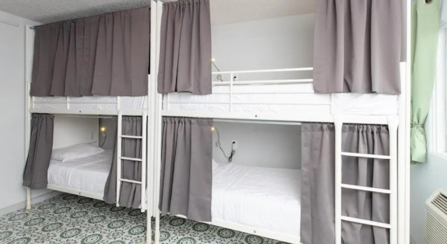 Кровать в общем номере Bungalows Hostel