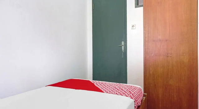 Economy Zimmer RedDoorz Plus At Hotel Griya Astoeti