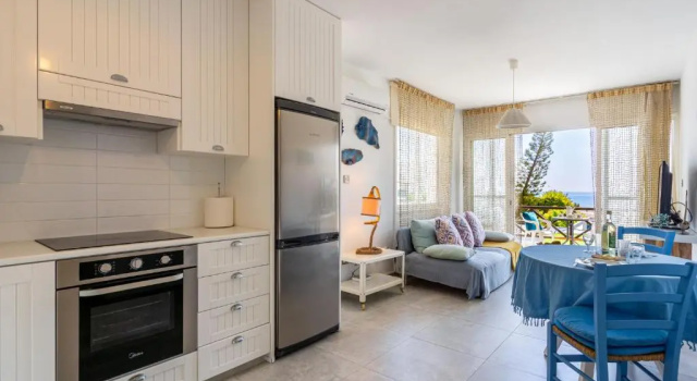 Апартаменты 1- Bedroom Apartment near Meneou Beach