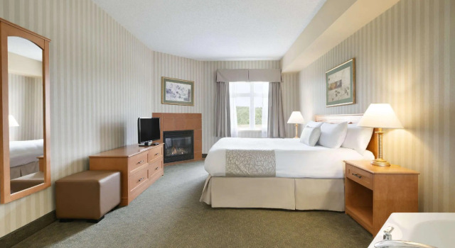 Двухместный люкс Days Inn by Wyndham Orillia