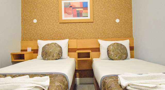 Четырёхместный номер Standard Pembridge Palace Hotel