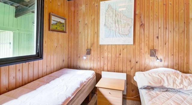 Spacious Holiday Home in Aakirkeby With Sauna, Book Feriehus Sommerhuse i Hovedstaden region, Hytte