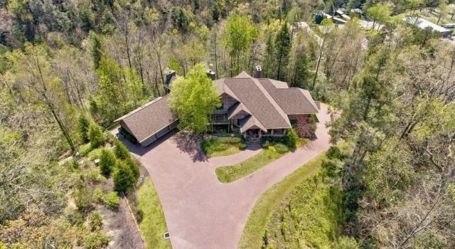Misty Mountain Manor 6 Bedroom Home by Redawning, Забронировать Отель Отели Гатлинберг 3 звезды, рядом с Hillbilly Golf, 3*